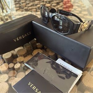 Versace MEDUSA BIGGIE SUNGLASSES